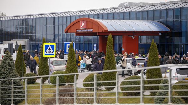 Сотрудники Кишиневского аэропорта обнаружили взрывное устройство в посылке - Sputnik Молдова