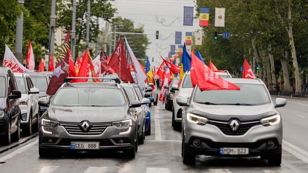 Автопробег к 80-летию Победы объединил в Кишиневе сотни участников - Sputnik Молдова