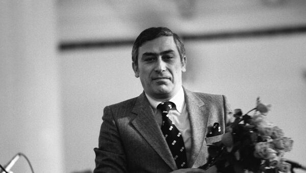 Эстрадный певец Вахтанг Кикабидзе - Sputnik Молдова